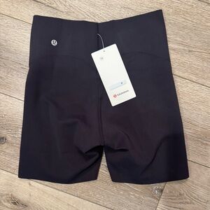 Lululemon Glow Up HR Short 6” – Size 8 – Black